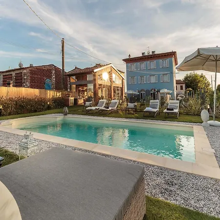 In With Pool Near Lucca 빌라