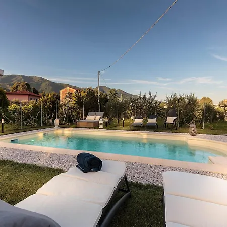 In With Pool Near Lucca 빌라 Marlia