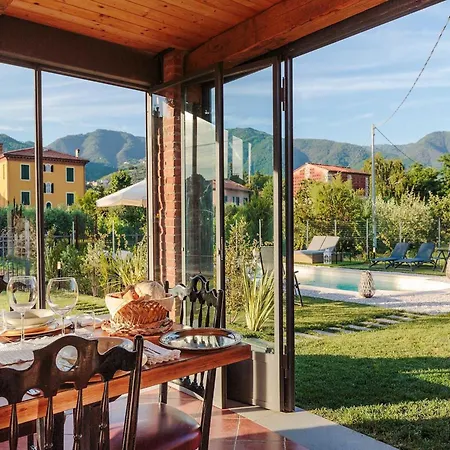 In With Pool Near Lucca 빌라