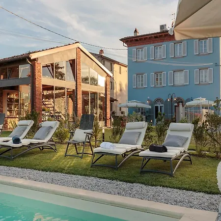 In With Pool Near Lucca 빌라 *