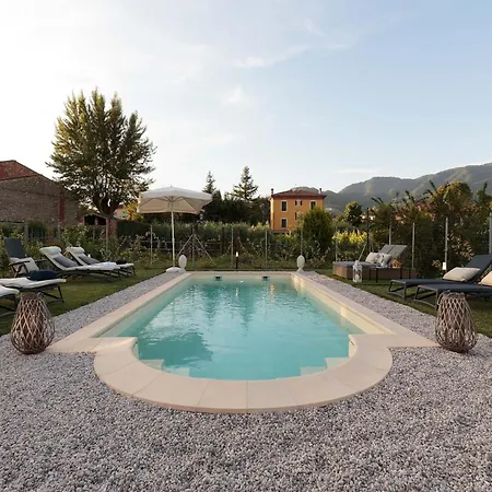 In With Pool Near Lucca 빌라 *